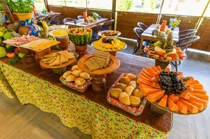 Desayuno buffet incluido todos los días 