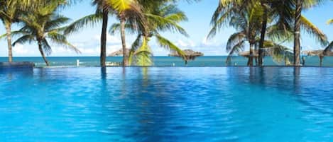 2 buitenzwembaden, gratis zwembadcabana's, parasols voor strand/zwembad