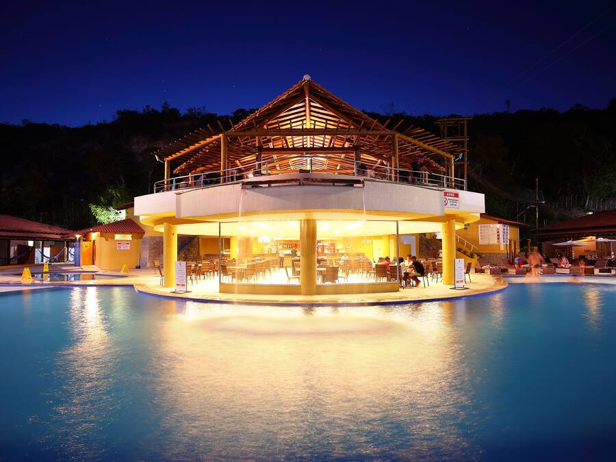 4 outdoor pools, pool umbrellas, sun loungers