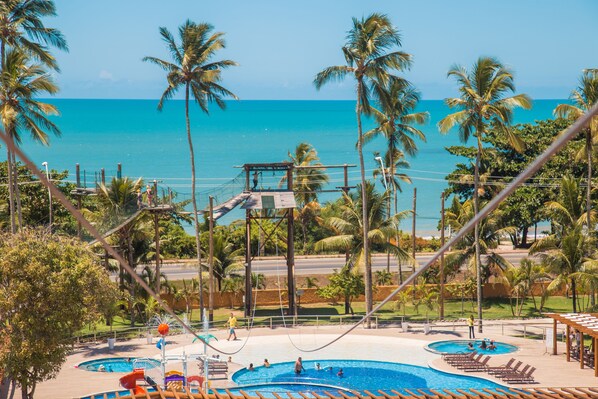 4 piscinas externas, guarda-sóis, espreguiçadeiras