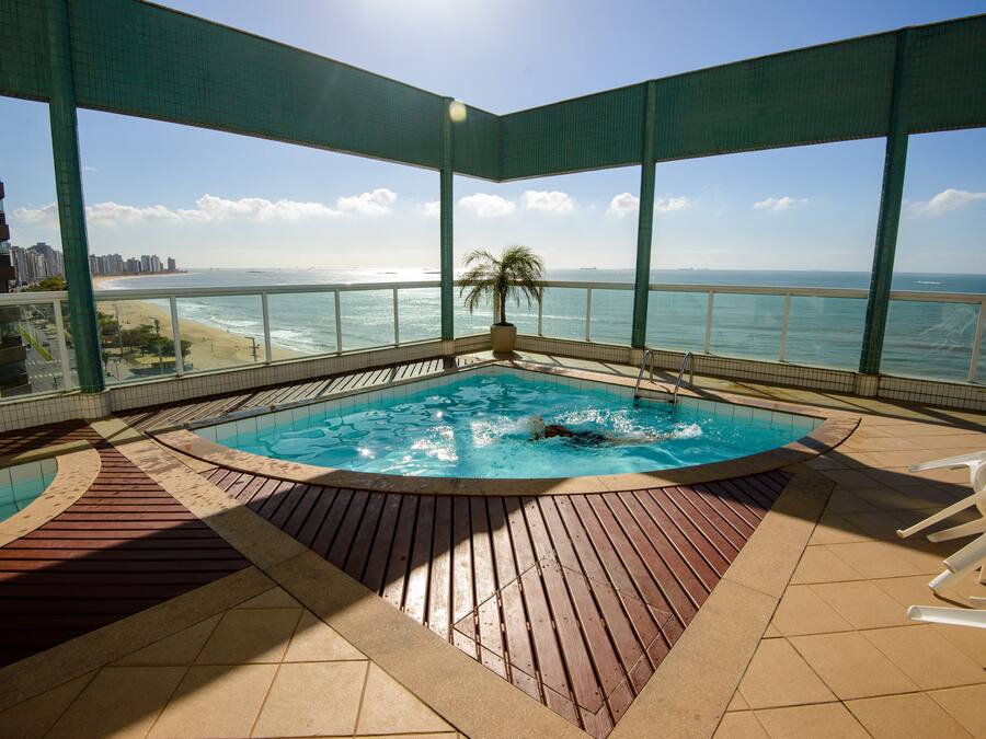 Indoor spa tub
