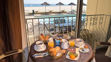 Daily buffet breakfast (EUR 21 per person)