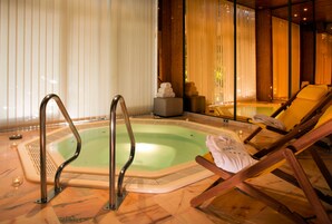 Bañera de hidromasaje interior