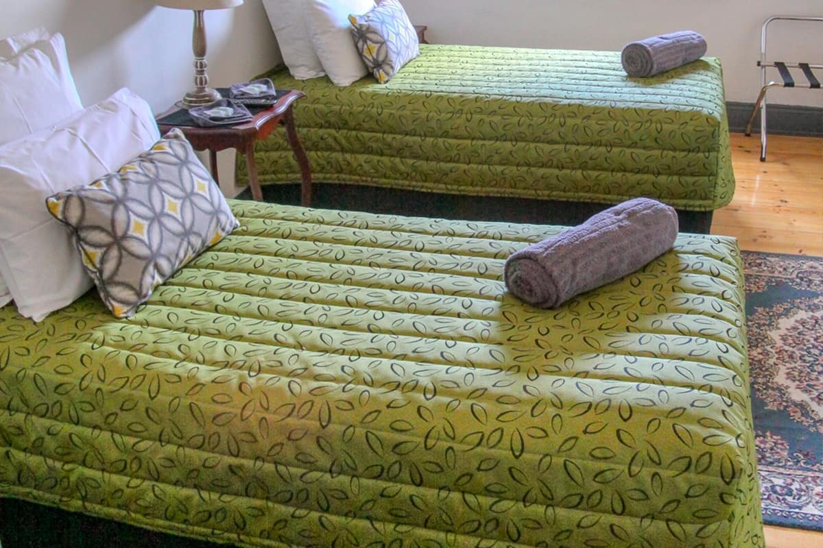 Twin Room, Shared Bathroom | Wi-fi percuma, cadar katil 