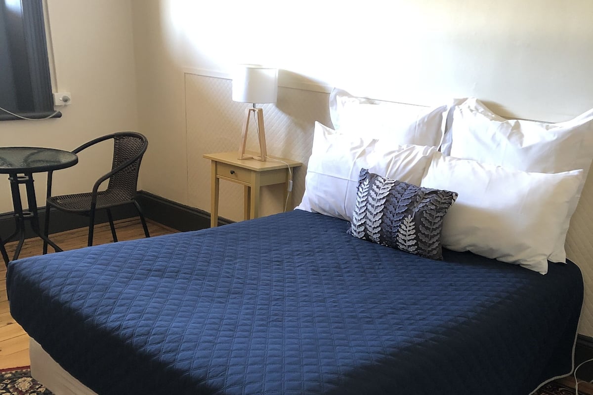 Double Room, Shared Bathroom | Wi-fi percuma, cadar katil 