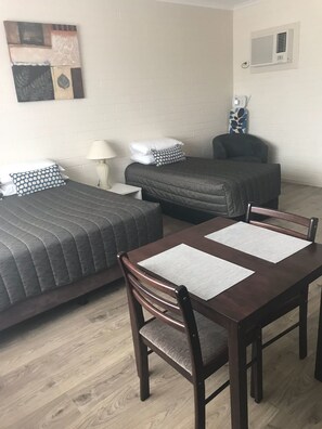 Chambre Standard | Accès au Wi-Fi (inclus), literie fournie