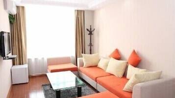 Deluxe Suite | In-room safe, desk, free WiFi