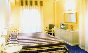 Minibar (con alcuni snack e alcune bevande gratis)