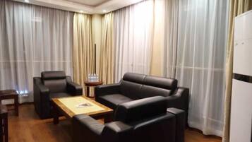 ุชููุฒููู ุจุดุงุดุฉ ู
ุณุทุญุฉ