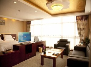 商务套房 | 办公桌、免费 WiFi