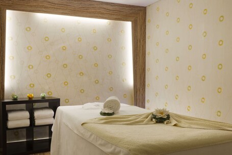 Ramada by Wyndham Abu Dhabi Corniche - Image 63