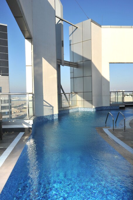 Ramada by Wyndham Abu Dhabi Corniche - Image 15