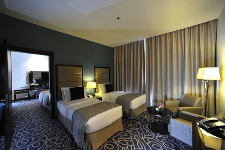 Ramada by Wyndham Abu Dhabi Corniche - Image 34