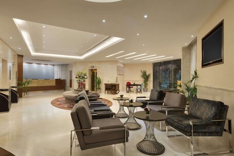 Ramada by Wyndham Abu Dhabi Corniche - Image 28