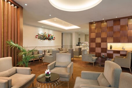 Ramada by Wyndham Abu Dhabi Corniche - Image 41