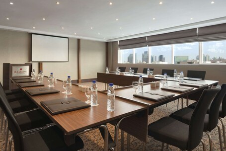 Ramada by Wyndham Abu Dhabi Corniche - Image 24