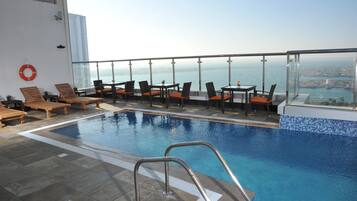 Piscine sur le toit