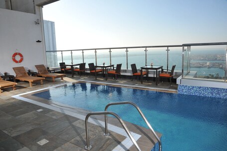 Ramada by Wyndham Abu Dhabi Corniche - Image 26