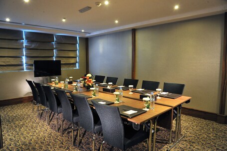 Ramada by Wyndham Abu Dhabi Corniche - Image 33
