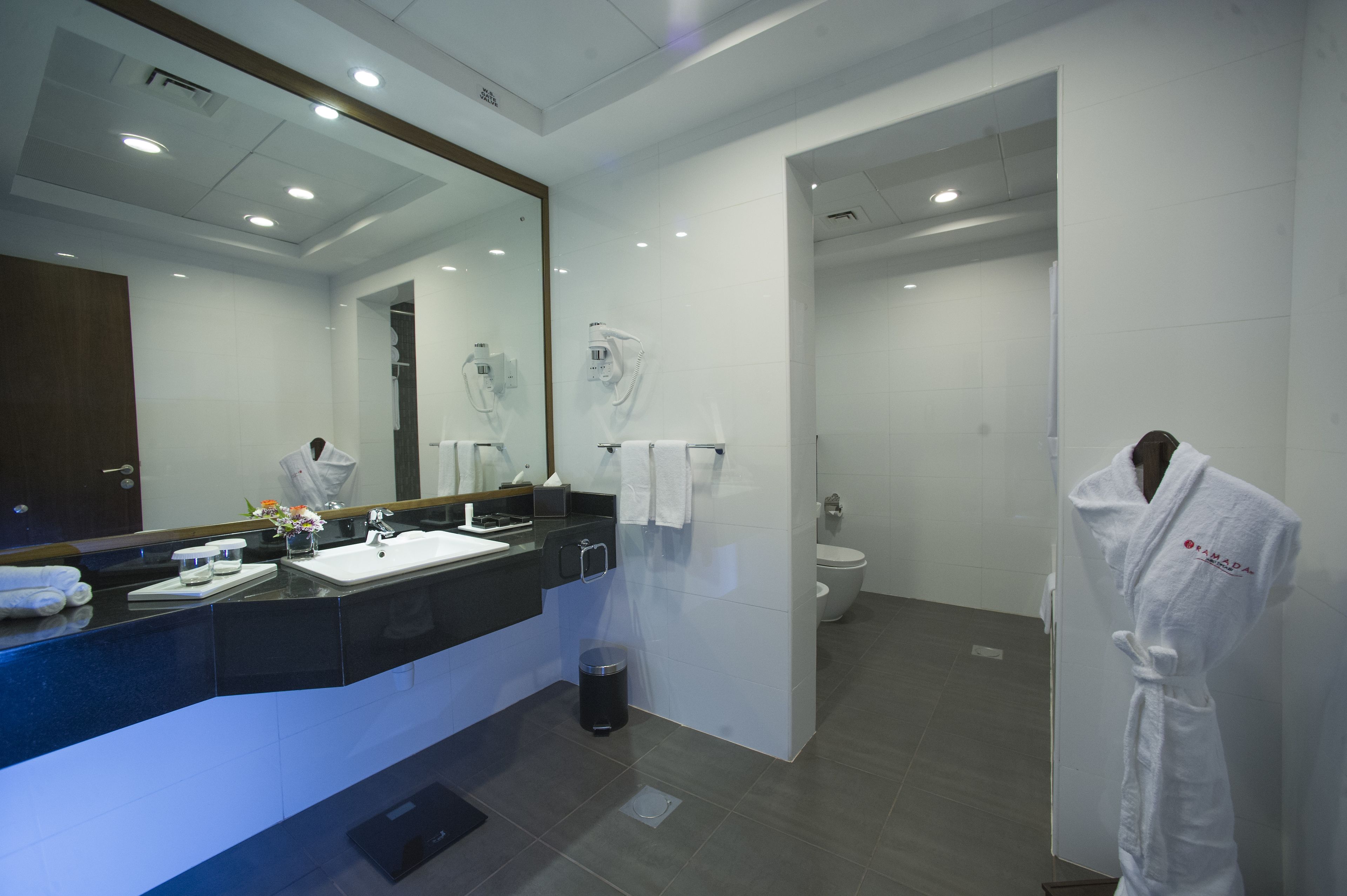 Foto - Ramada Abu Dhabi Corniche