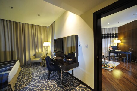 Ramada by Wyndham Abu Dhabi Corniche - Image 9
