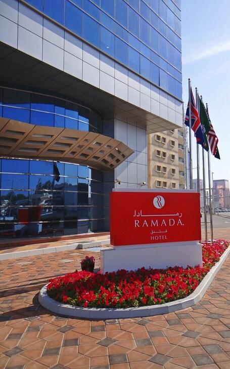 Ramada by Wyndham Abu Dhabi Corniche - Image 25