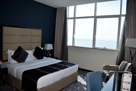 Ramada by Wyndham Abu Dhabi Corniche - Image 53