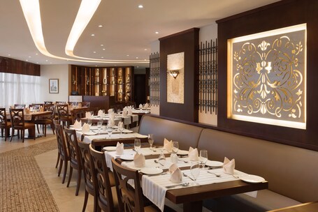 Ramada by Wyndham Abu Dhabi Corniche - Image 30