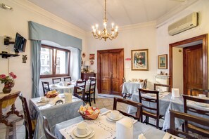 Frokostbuffé er inkludert hver dag