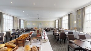 Daily buffet breakfast (GBP 17 per person) - Ommaroo Hotel (St. Helier)
