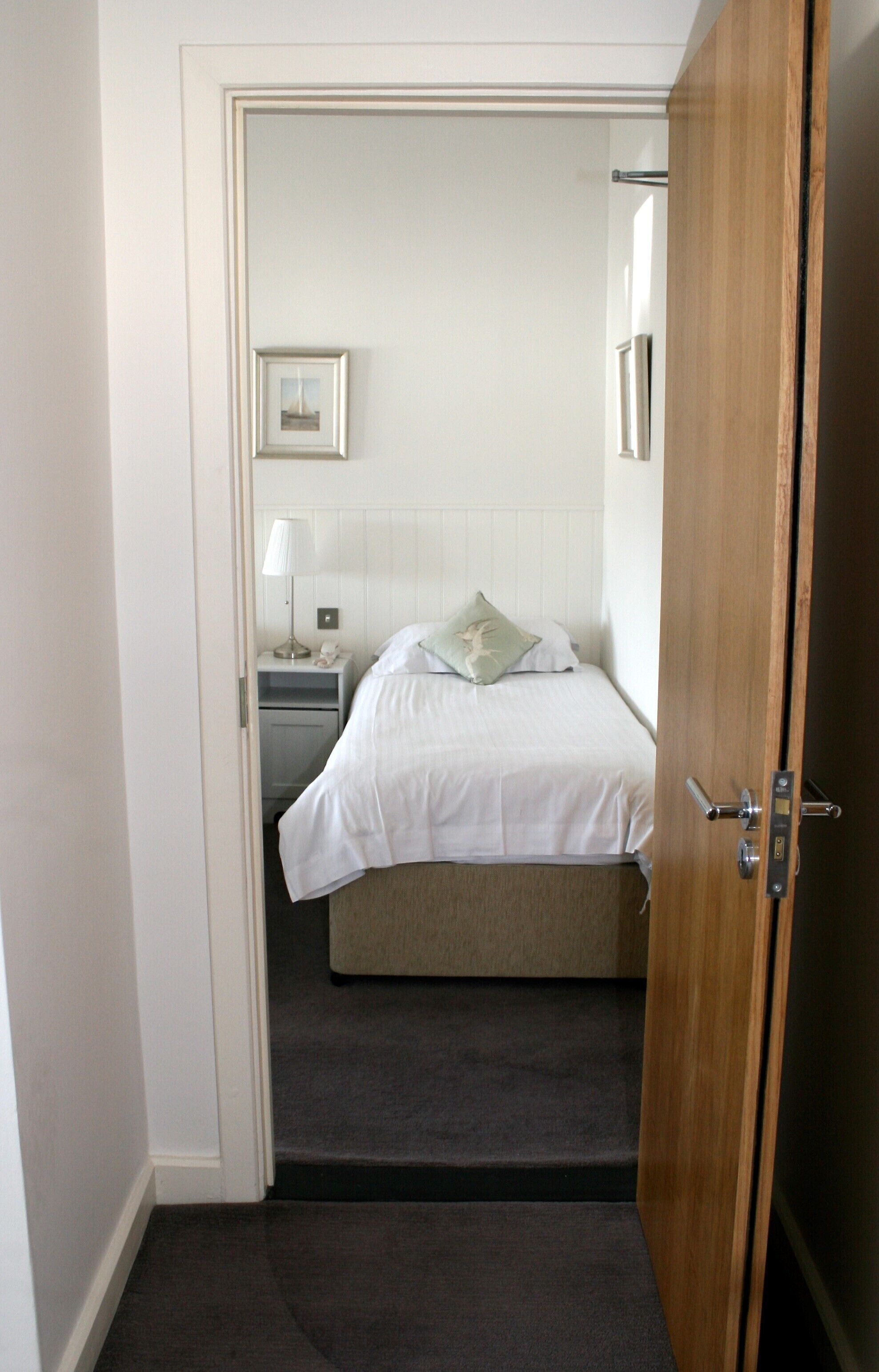 classic single room, 1 single bed | 1 bedroom, desk, iron/ironing board, free wifi