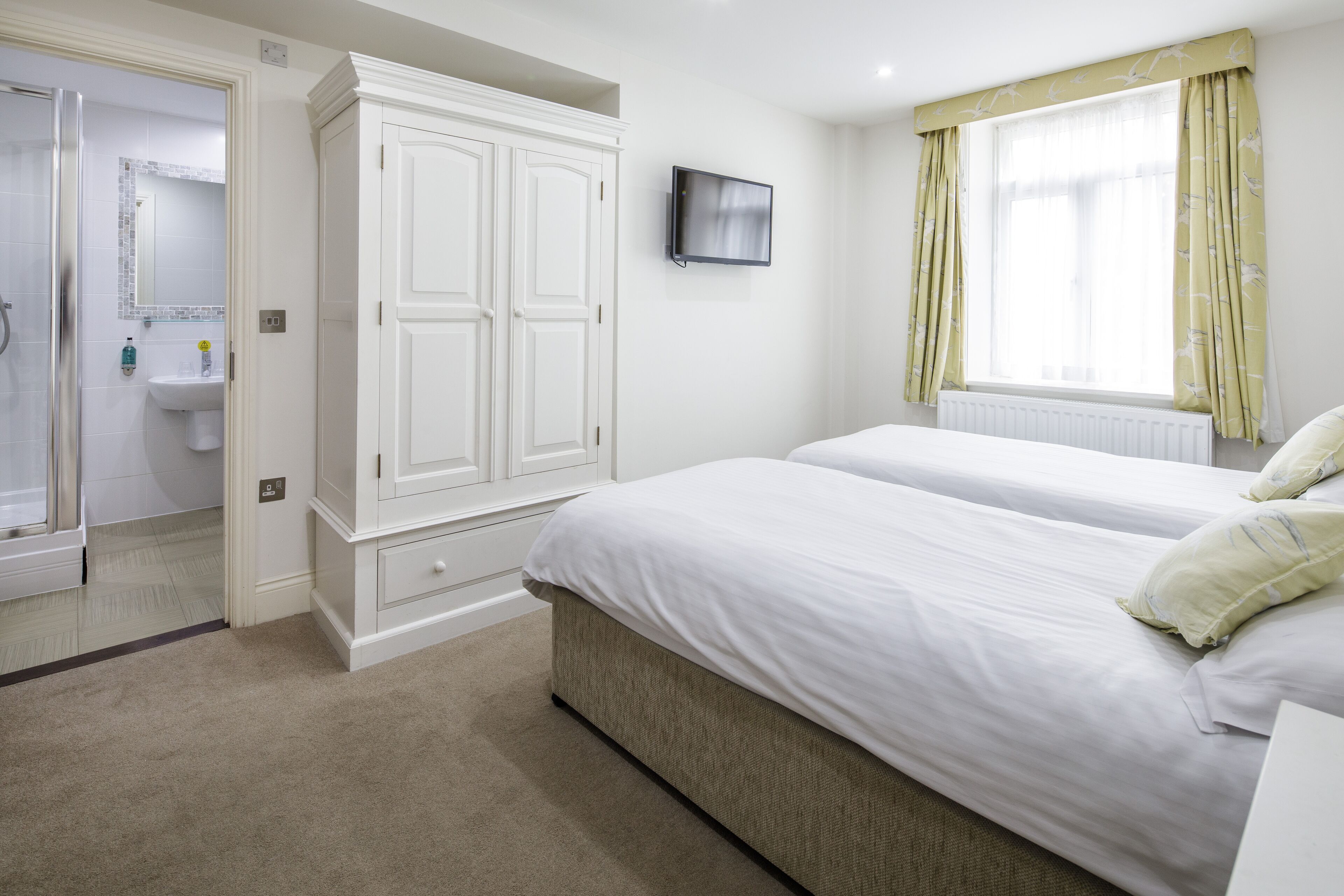 classic double or twin room, 1 double or 2 single beds | 1 bedroom, desk, iron/ironing board, free wifi