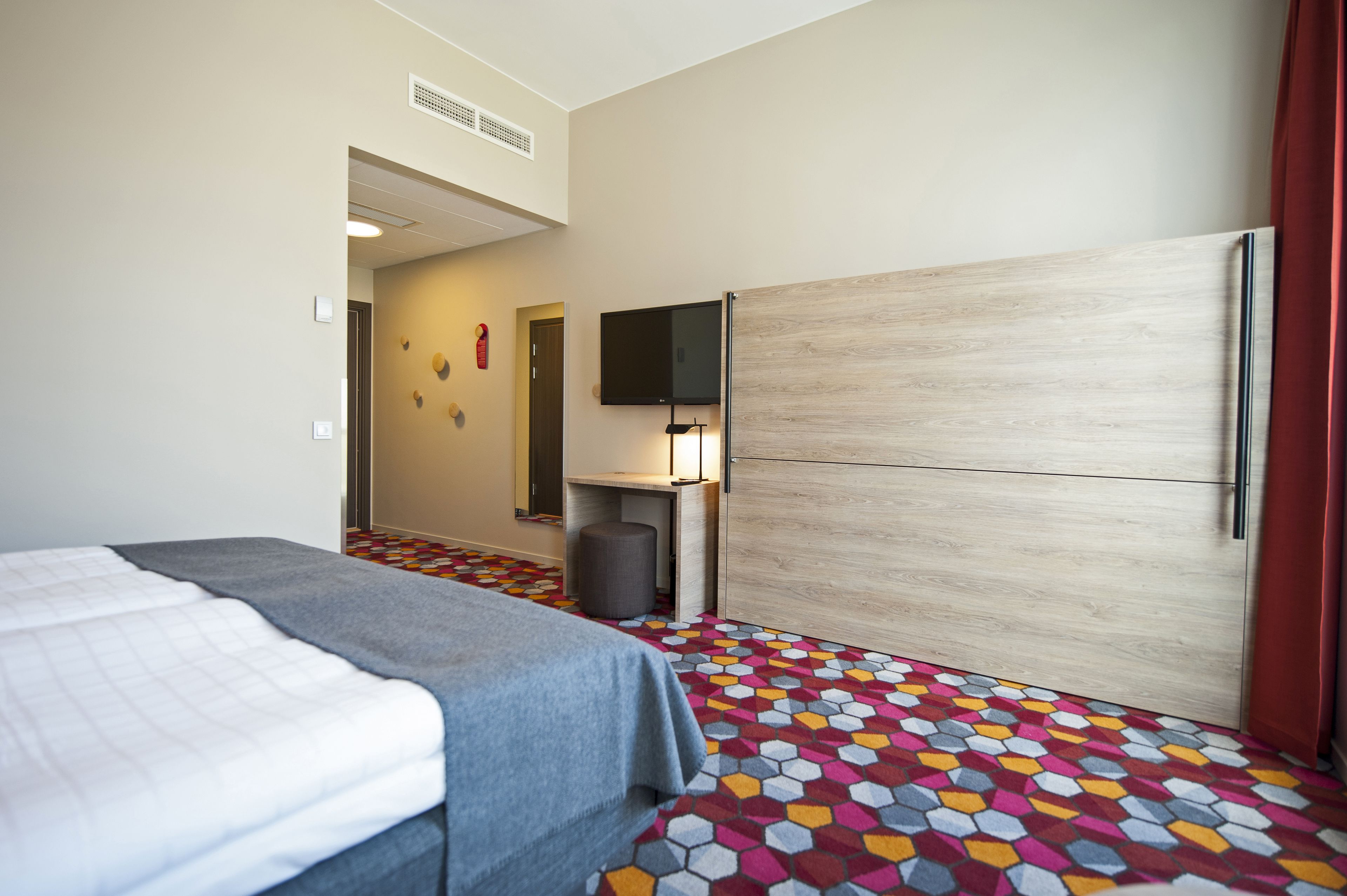 1 bedroom, in-room safe, desk, blackout curtains