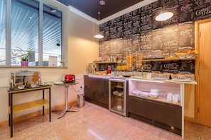Esmorzar diari continental (13.95 GBP per persona)