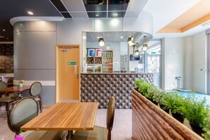 Lobby sitting area - Eurotraveller Hotel-Premier Harrow (Harrow)