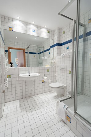 Free toiletries, hair dryer, towels - Hotel Partner (Warsaw)