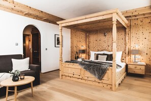Phòng Suite Junior | Bộ đồ giường kháng dị ứng, minibar, két bảo mật tại phòng, bàn 
