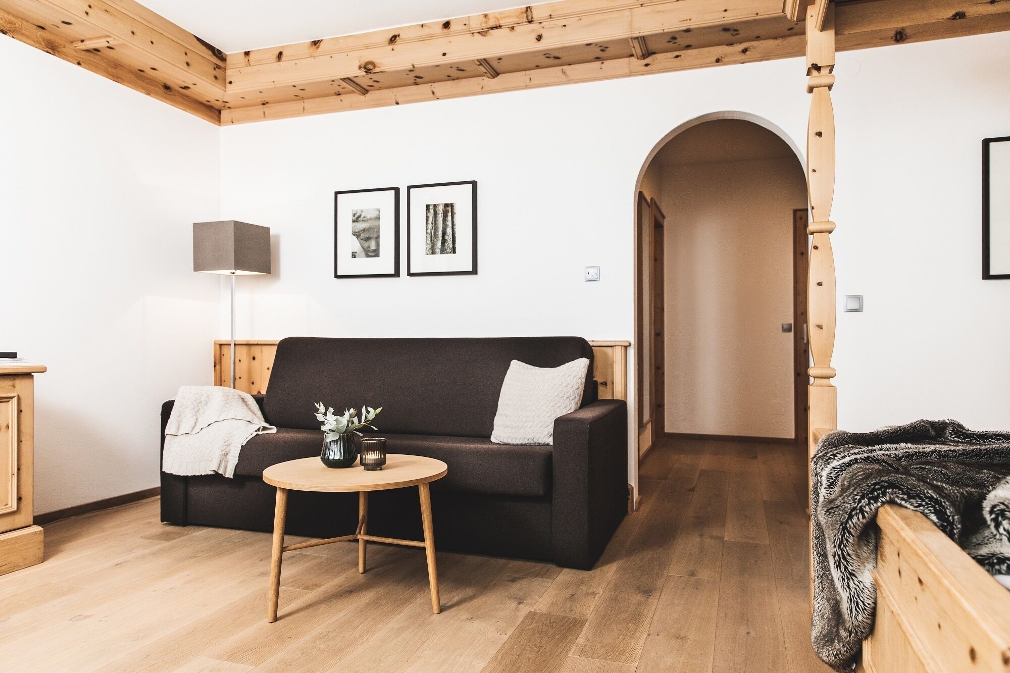 Junior Suite | Living area | 70-cm flat-screen TV with cable channels, TV, foosball