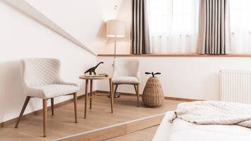 Apartment, 2 Bedrooms, Mountain View | Hypo-allergenic bedding, minibar, in-room safe, desk