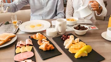 Daily buffet breakfast for a fee
