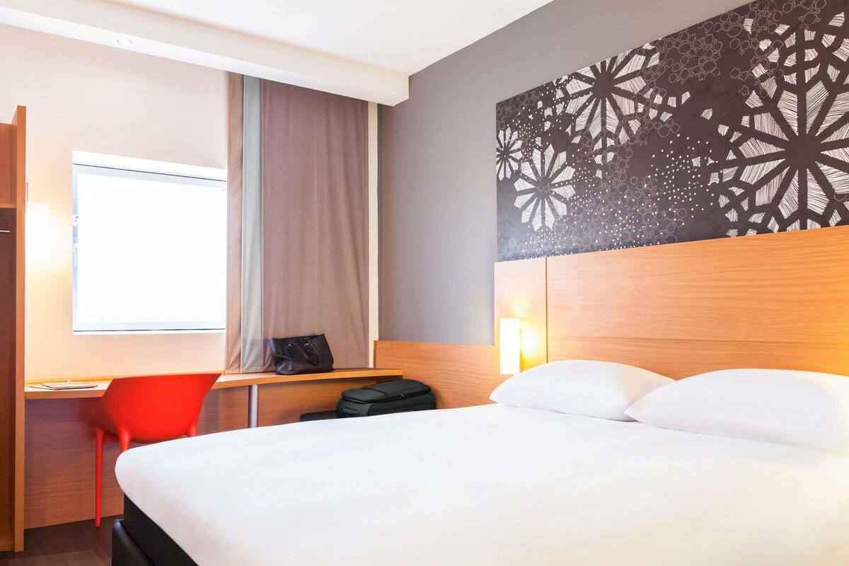 Habitación estándar doble, 1 cama doble | Ropa de cama de alta calidad y escritorio
