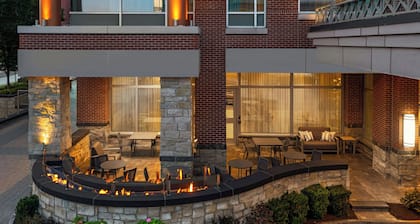 Courtyard Buffalo Downtown / Canalside