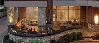 Courtyard Buffalo Downtown / Canalside