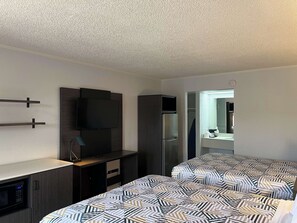 Skrivebord, strykejern/-brett, wi-fi (inkludert) og sengetøy