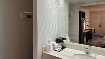 Suihkun ja ammeen yhdistelmä, pyyhkeet