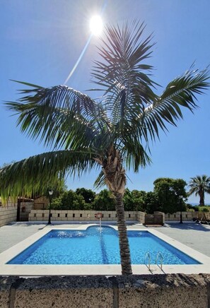 Outdoor pool, open 7:00 AM to 7:00 PM, pool umbrellas, pool loungers - Hotel Rural Finca Salamanca (Güímar)