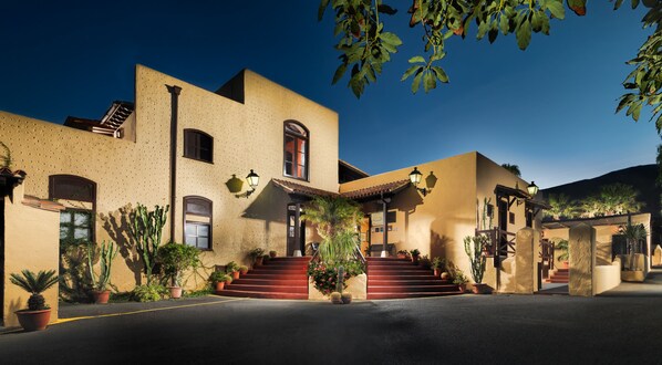 Façade de l’hébergement - soirée/nuit