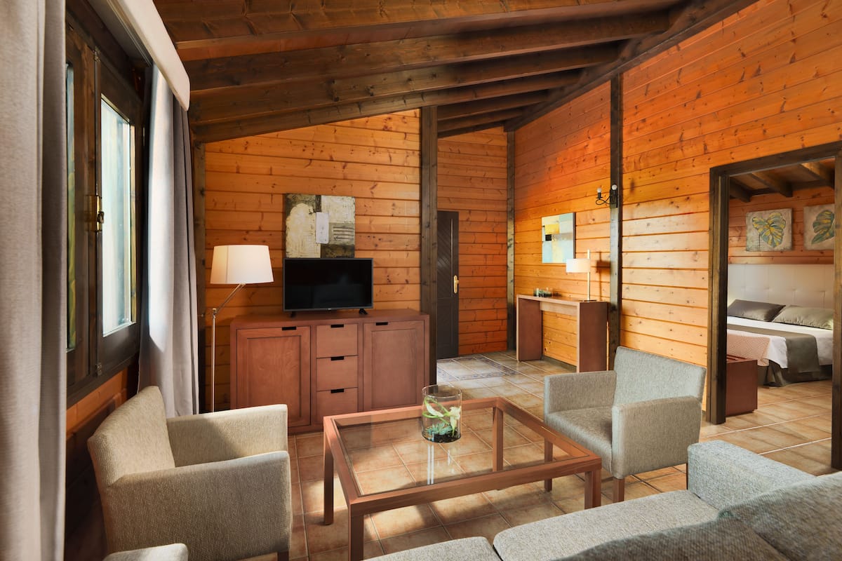 minibar, individually furnished, desk, soundproofing