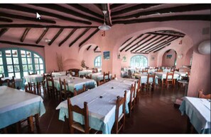 Breakfast and dinner served - Hotel Scintilla (San Teodoro)