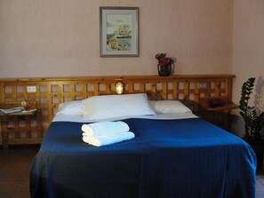 Hypo-allergenic bedding, in-room safe, individually furnished - Hotel Scintilla (San Teodoro)
